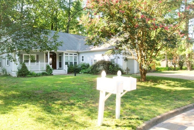 Building Photo - 2036 Hen House Dr