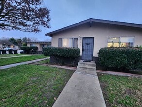 Building Photo - Charming 2 bedroom home
