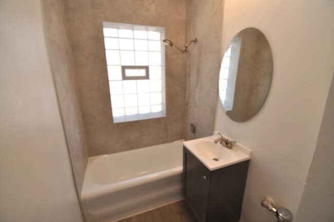 Building Photo - 846 W Ainslie St