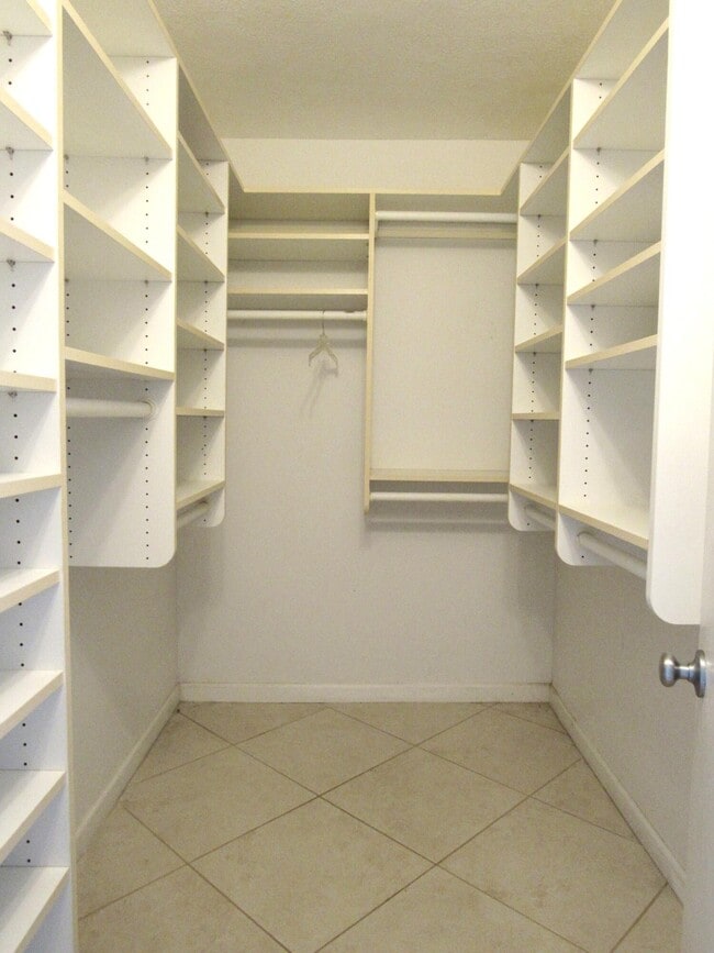 Building Photo - 3580 S Ocean Blvd