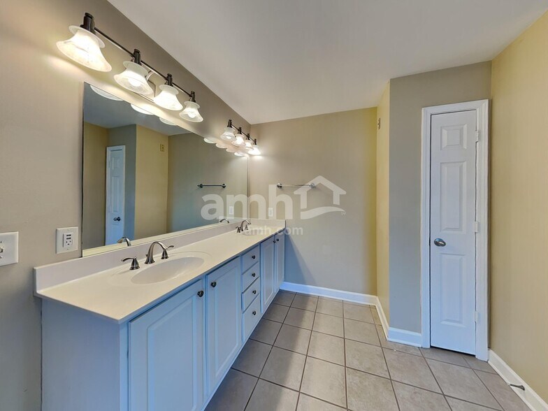 Building Photo - 111 Wynlands Dr