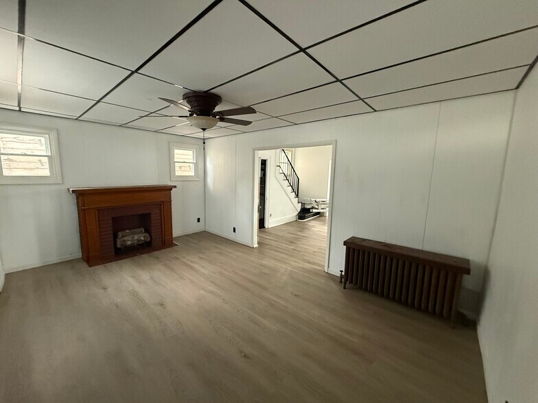 Building Photo - 2408 7th Ave