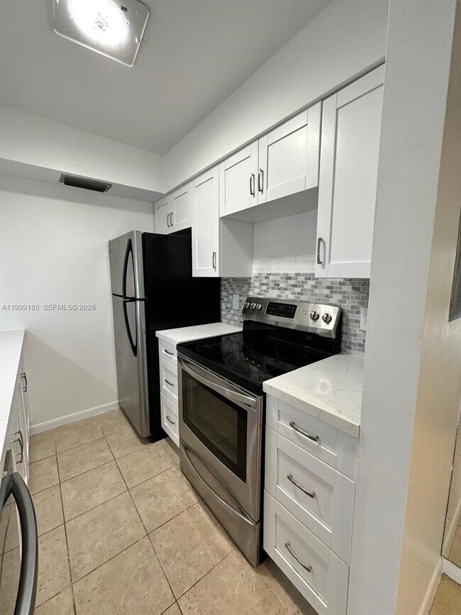 Building Photo - 7137 Golf Colony Ct