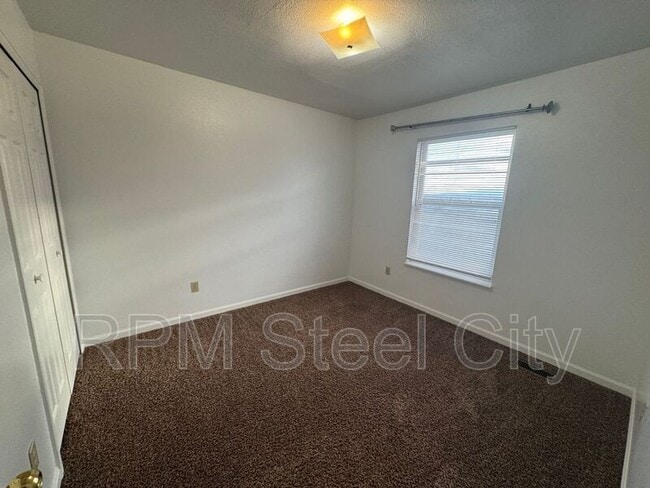 Building Photo - 498-498 W Bellflower Dr