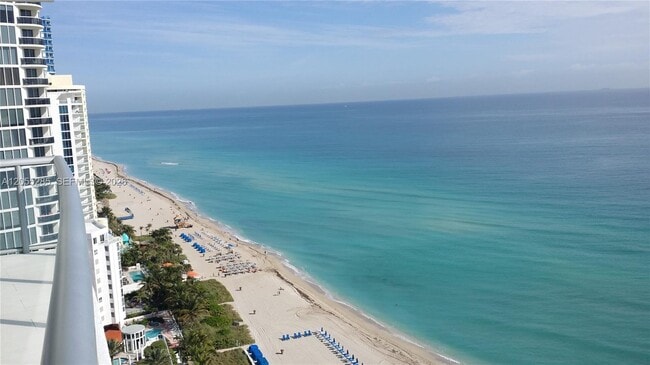 Building Photo - 17121 Collins Ave