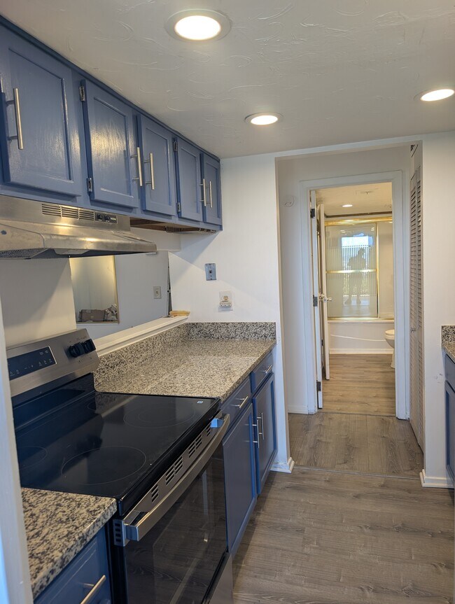 Building Photo - Warsaw Condo Unit 39