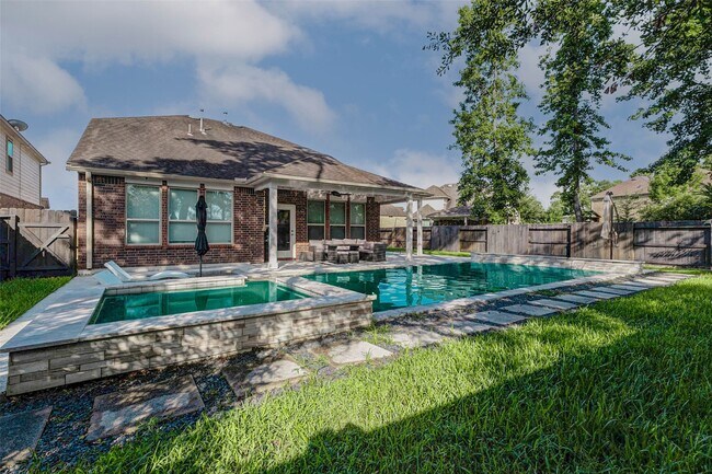 Building Photo - 16710 Lake Prince Ln