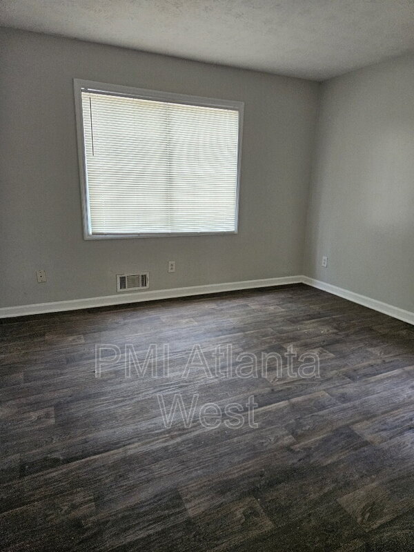 Building Photo - 2250 Sandgate Cir SW