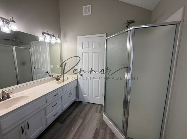 Building Photo - 308 NE Topaz Dr