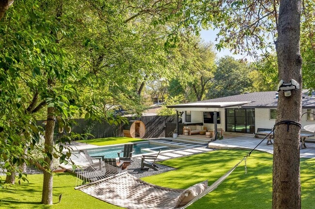 Building Photo - 1604 Elmhurst Dr