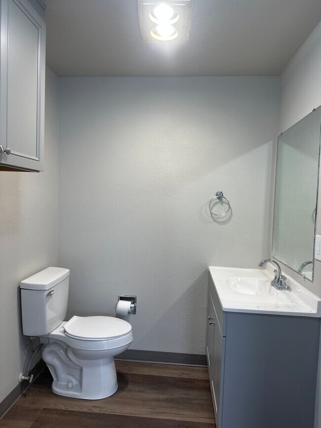Building Photo - 102108-CLEV-00