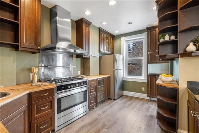 Building Photo - Luxurious 5-Bedroom Rental in the Heart of Shadyside