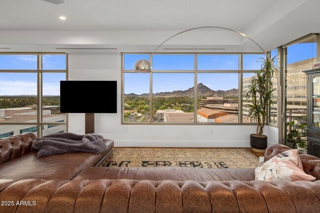 Building Photo - 2211 E Camelback Rd