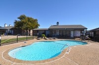 Building Photo - 602 Bellaire Dr