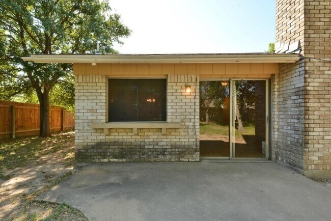 Building Photo - 9410 E Meadow Vale