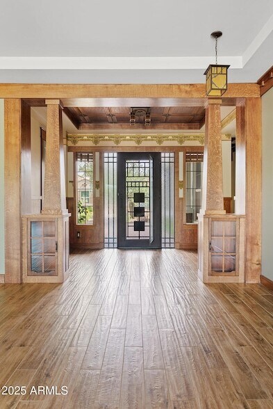 Building Photo - 3123 E Cat Balue Dr