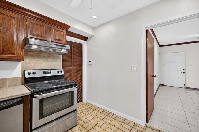 Building Photo - 2060 Tropic Isle