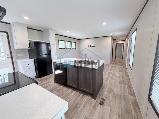 Building Photo - 136 Hillside Cir