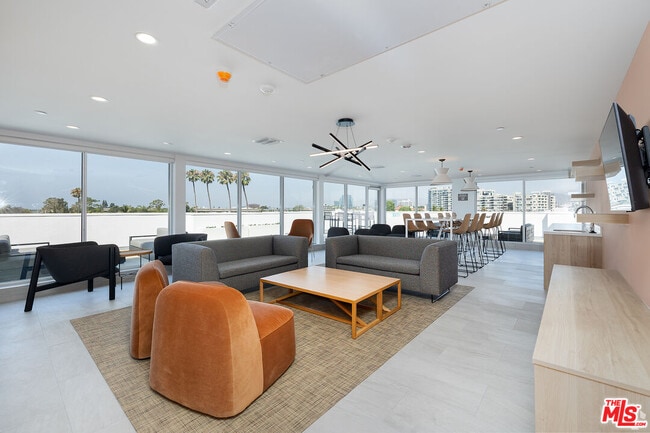 Building Photo - 2600 S Sepulveda Blvd