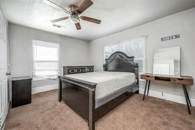 Building Photo - 701 Lakey St