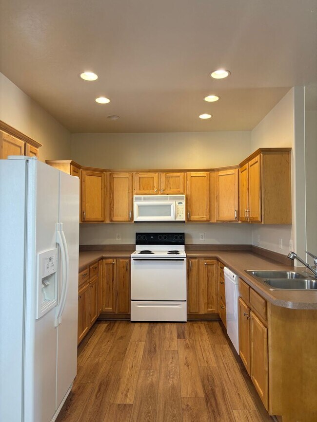 Building Photo - Grand Legacy Near Sky Mountain Golf Course