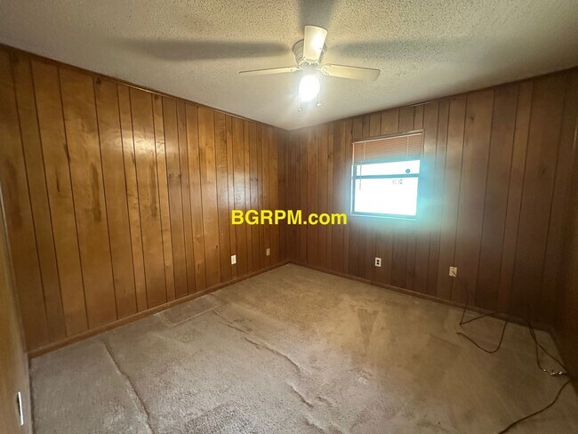 Building Photo - 1515 Pine Dr