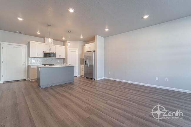 Building Photo - Modern 3 Bedroom Vancouver Home with Spaci...