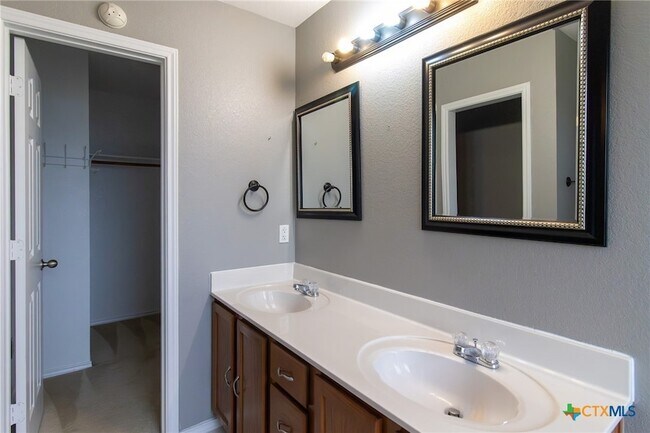 Building Photo - 5500 Leather Dr