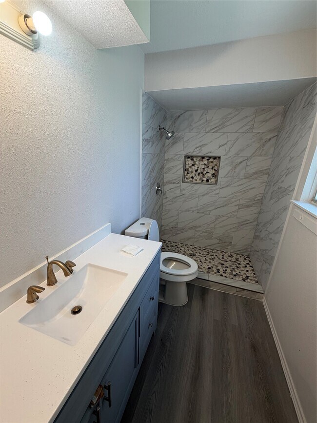 Building Photo - 6618 McCullum Rd