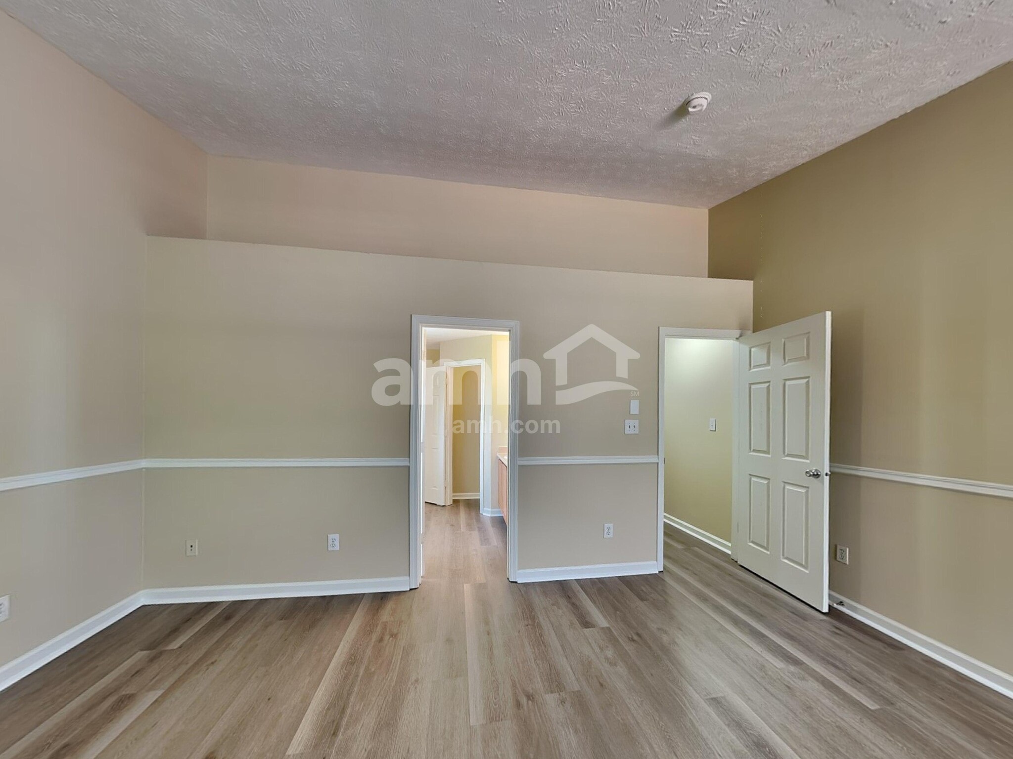 Building Photo - 5220 Bogey Dr