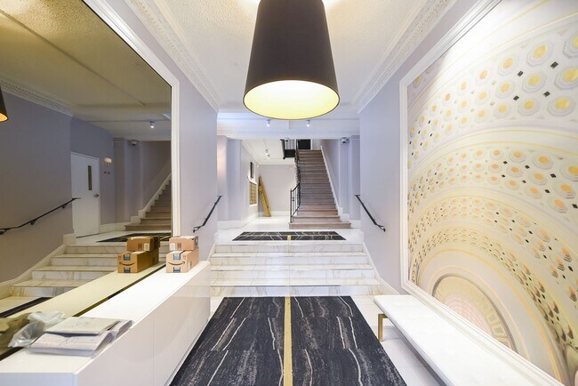 Building Photo - Columbia Heights Two Bedroom Apartment W/P...