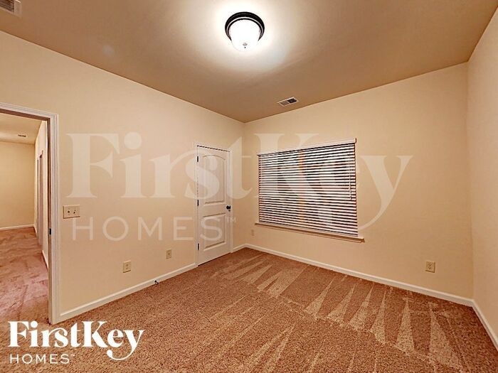 Building Photo - 8030 Gracen Dr
