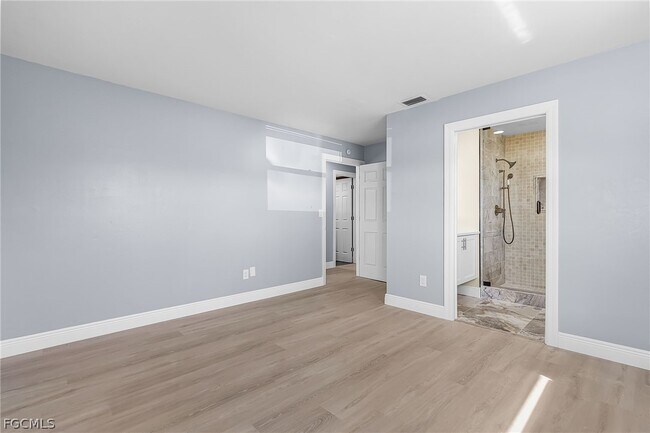 Building Photo - 527 SE 6th Ave