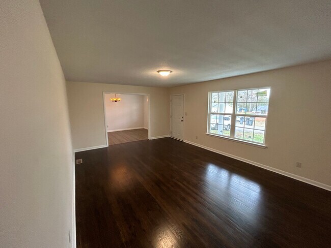 Building Photo - 2910 Vista Dr NW