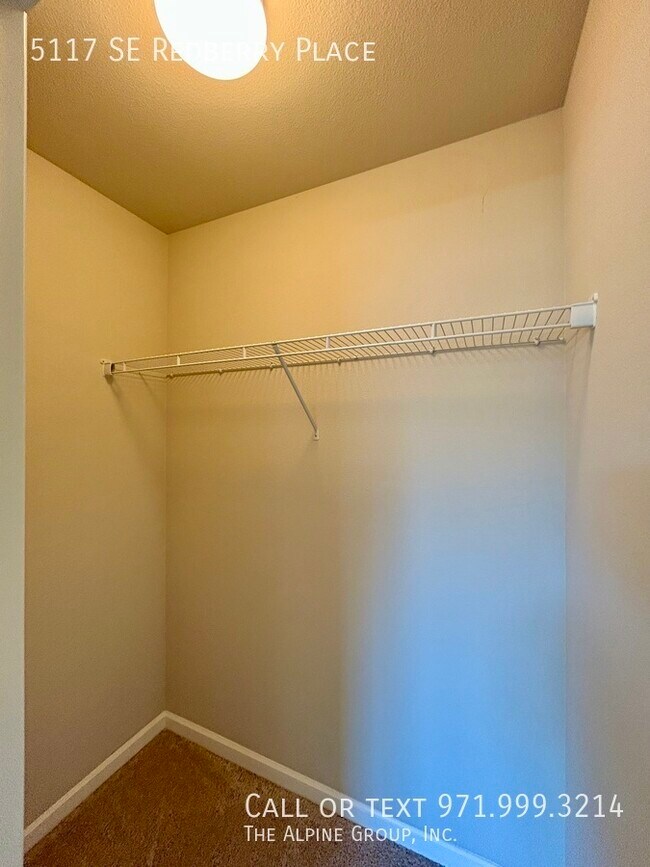 Building Photo - 5117 SE Redberry Pl