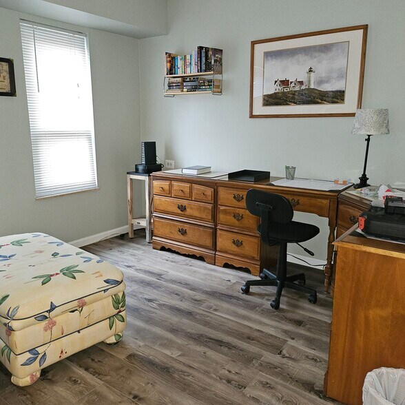 Guest Bedroom/Office - 304 Forbes St