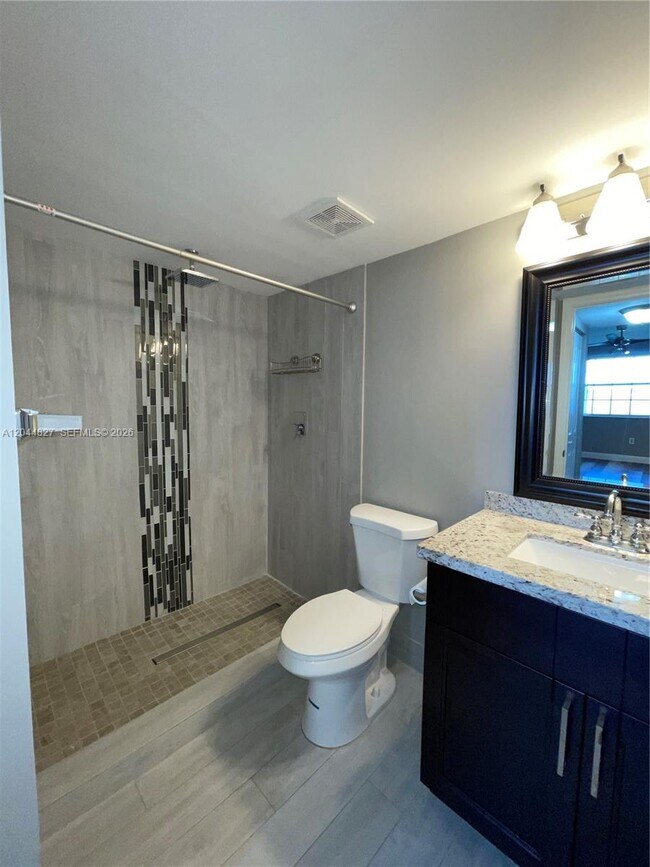 Building Photo - 2831 N Oakland Forest Dr
