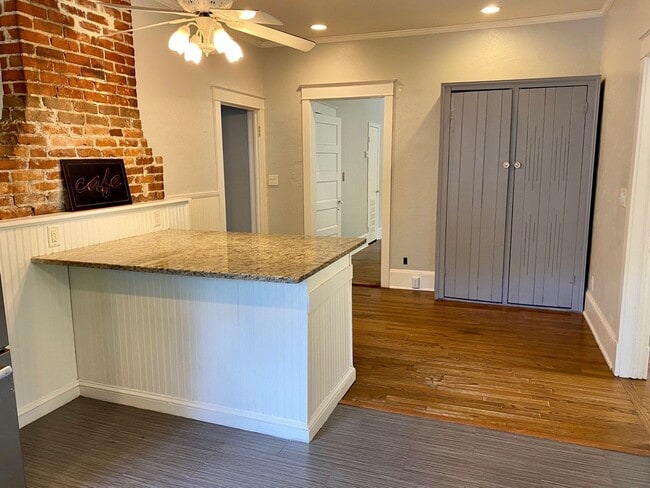 Building Photo - Duplex in Arts District