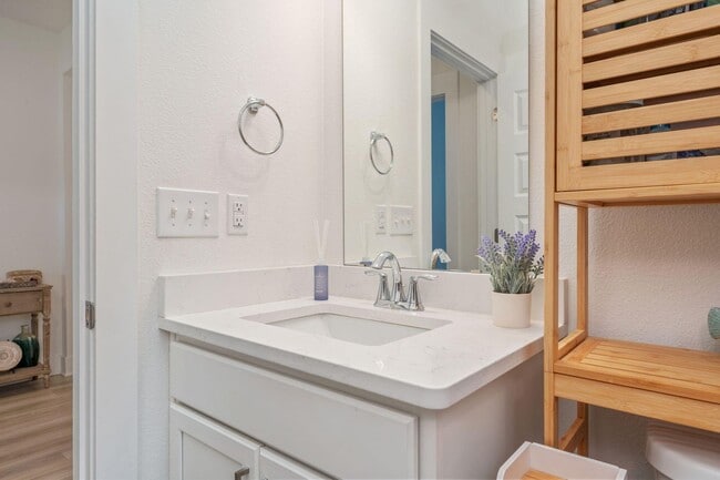 Building Photo - Modern Luxury Meets Everyday Comfort in This Beautiful 4 Bedroom!