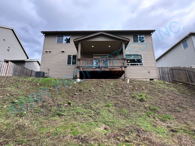 Building Photo - FREE RENT! Spacious 4-Bedroom Retreat with 2.5 Baths in Estacada – Your Dream Home Awaits!