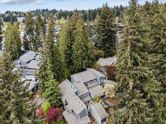 Building Photo - Spacious 2-Story Condo in a Quiet, Well-Located Community!