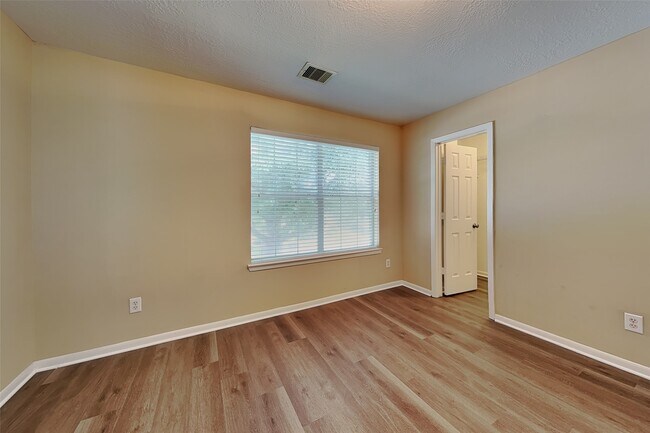 Building Photo - 6530 Portlick Dr