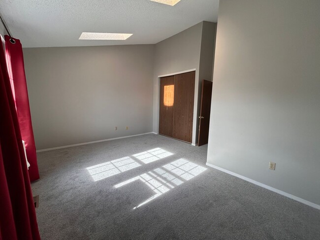 Building Photo - $0 DEPOSIT OPTION. SPACIOUS 2-BEDROOM TOWN...