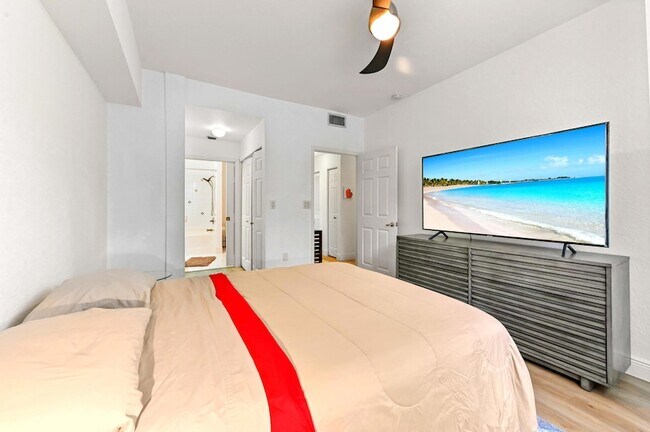 Building Photo - 1803 N Flagler Dr