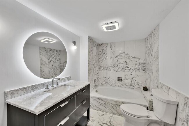 Building Photo - 5100 N Ocean Blvd