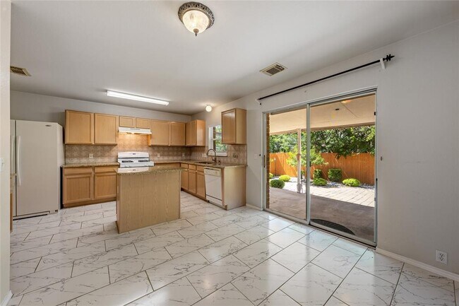 Building Photo - 14716 Lantern Dr