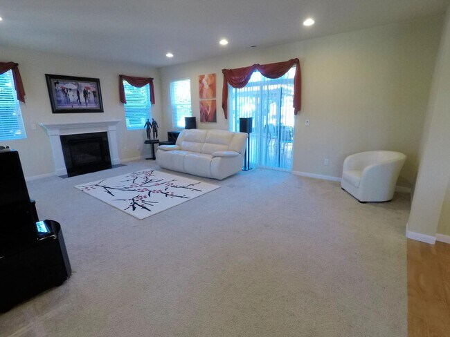 Living Room - 9422 S 235th Plz