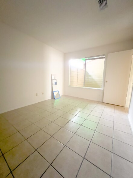 Building Photo - 2803 Meadowgrass Ln