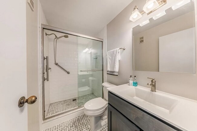 Guest bathroom - 1660 N Prospect Ave