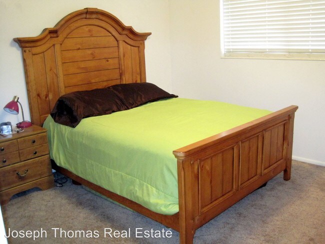 Building Photo - 1583 800 E